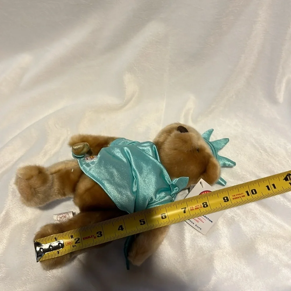 NWT Hard Rock Cafe New York Limited Edition Herrington Teddy Bear Statue